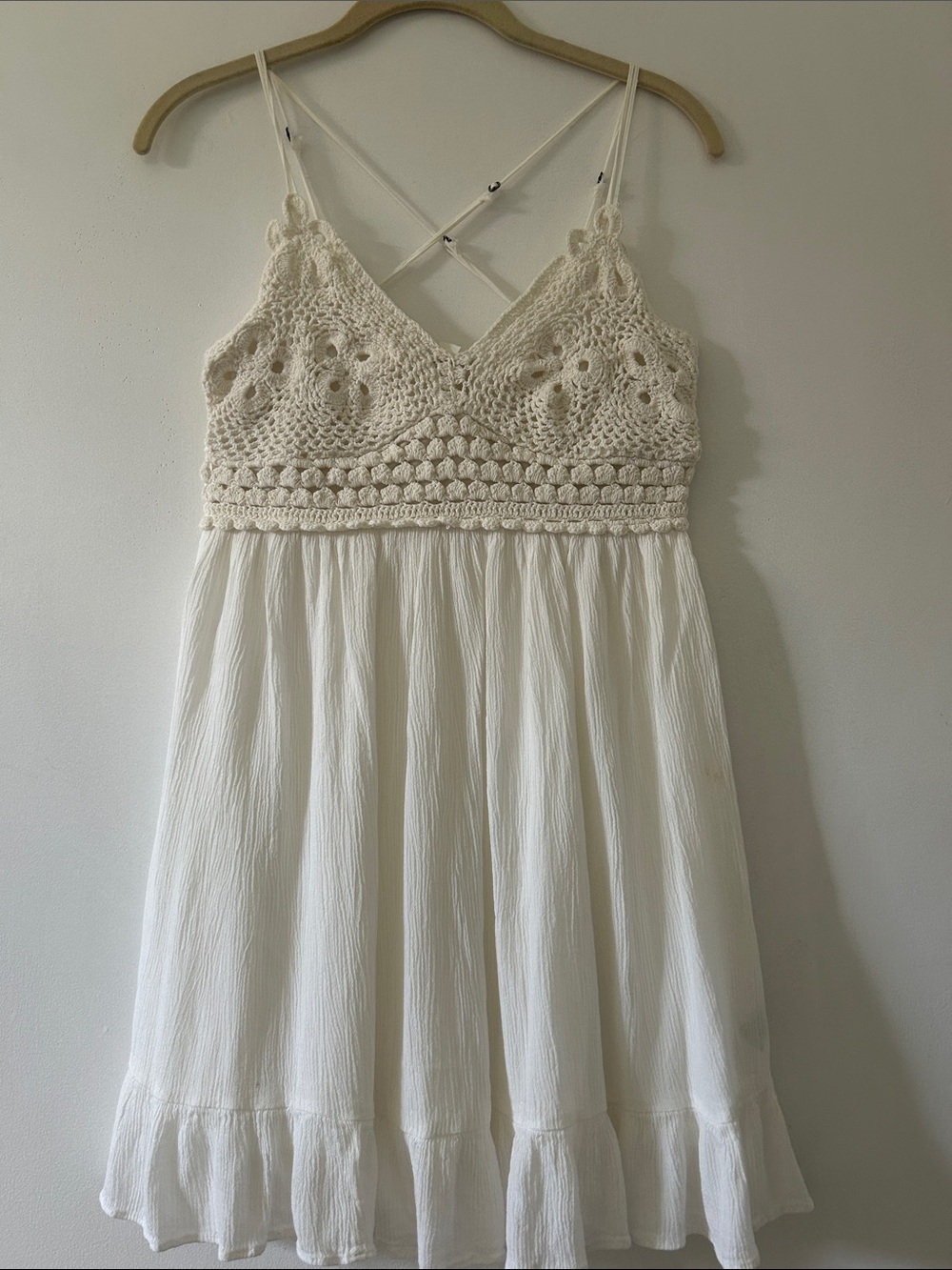 Aeropostale Crochet Bodice Mini Dress White Feminine Romantic Ruffle Hem Size M